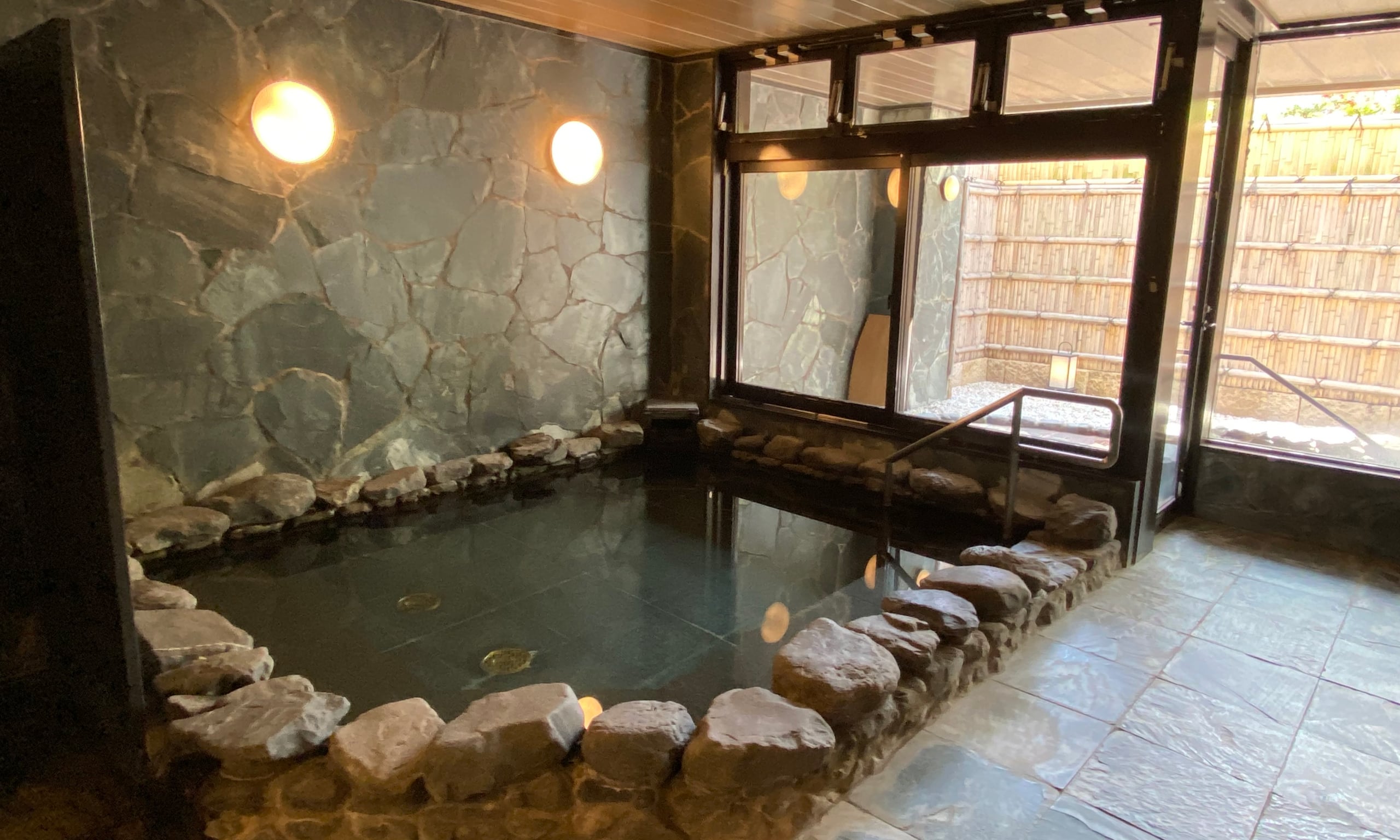 嵐山の天然深層水を使用した嵐月の湯